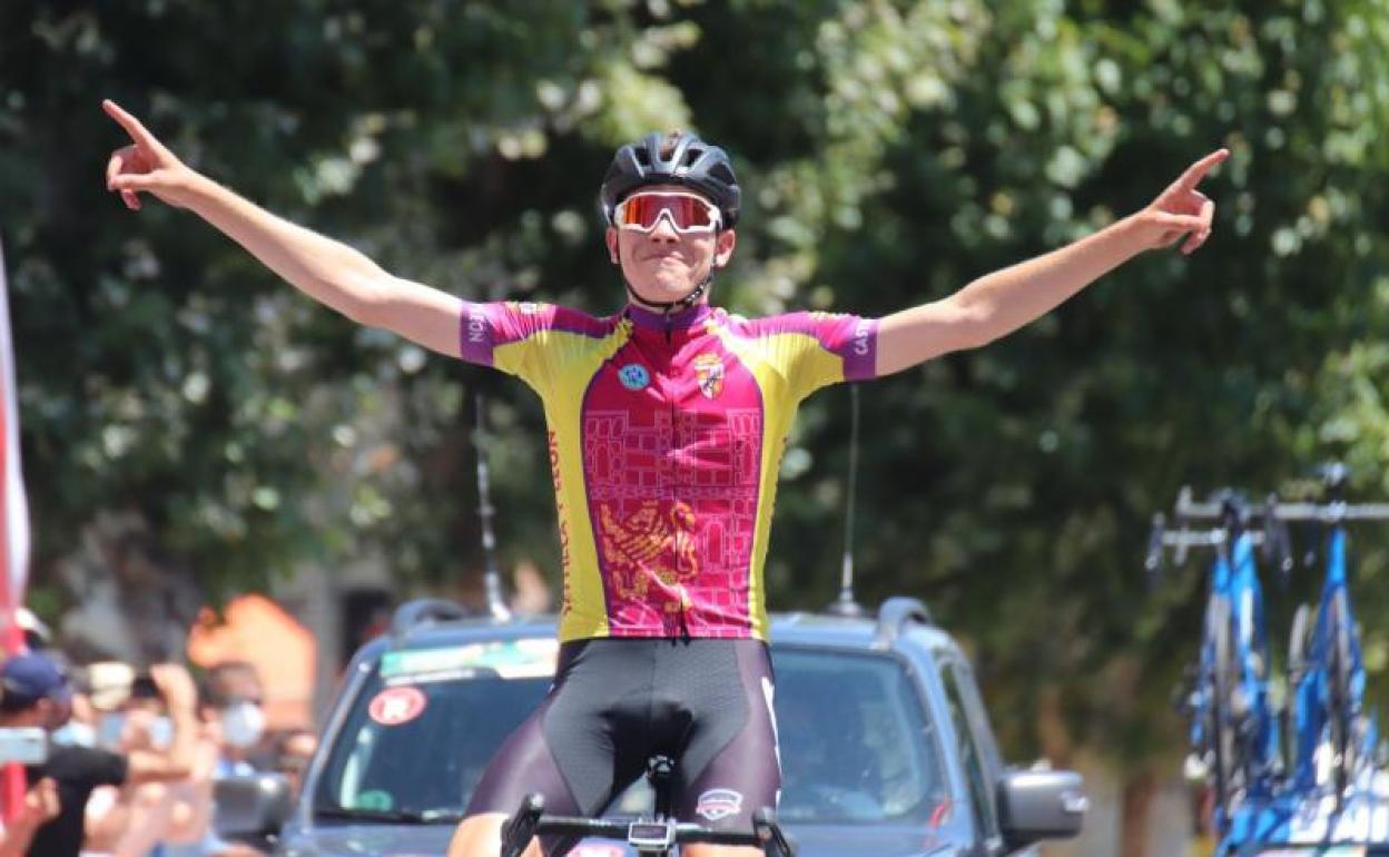 Iván Romeo da el salto a la élite mundial con Movistar Team El Norte